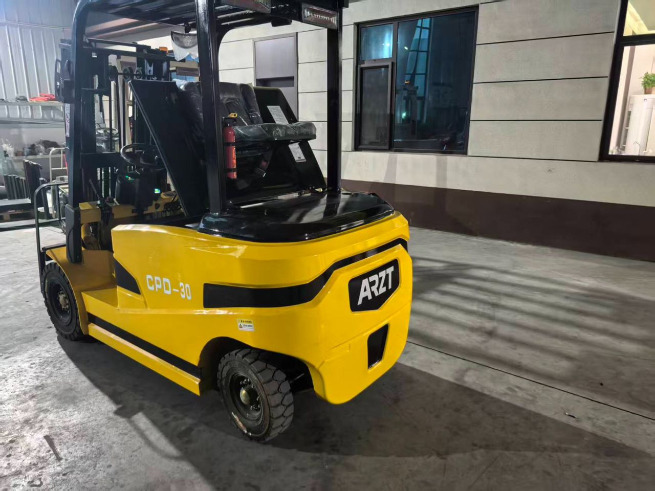 Autoelevador ARZT CPD-30 amarillo